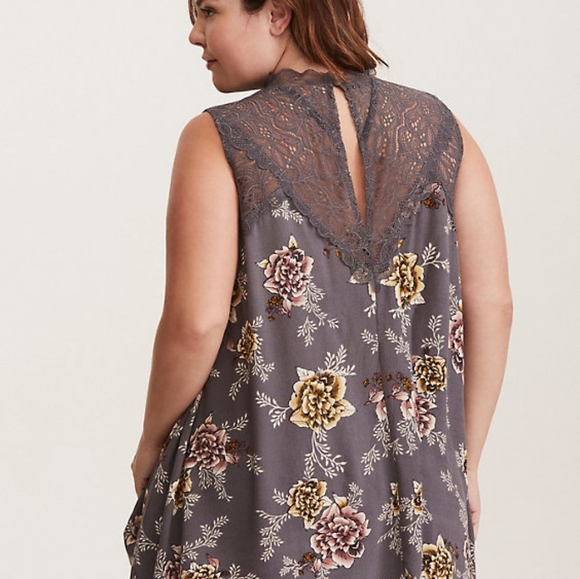 TORRID Sharkbite Floral Lace Top  Size 2 (18-20/ 2X) - Picture 2 of 12